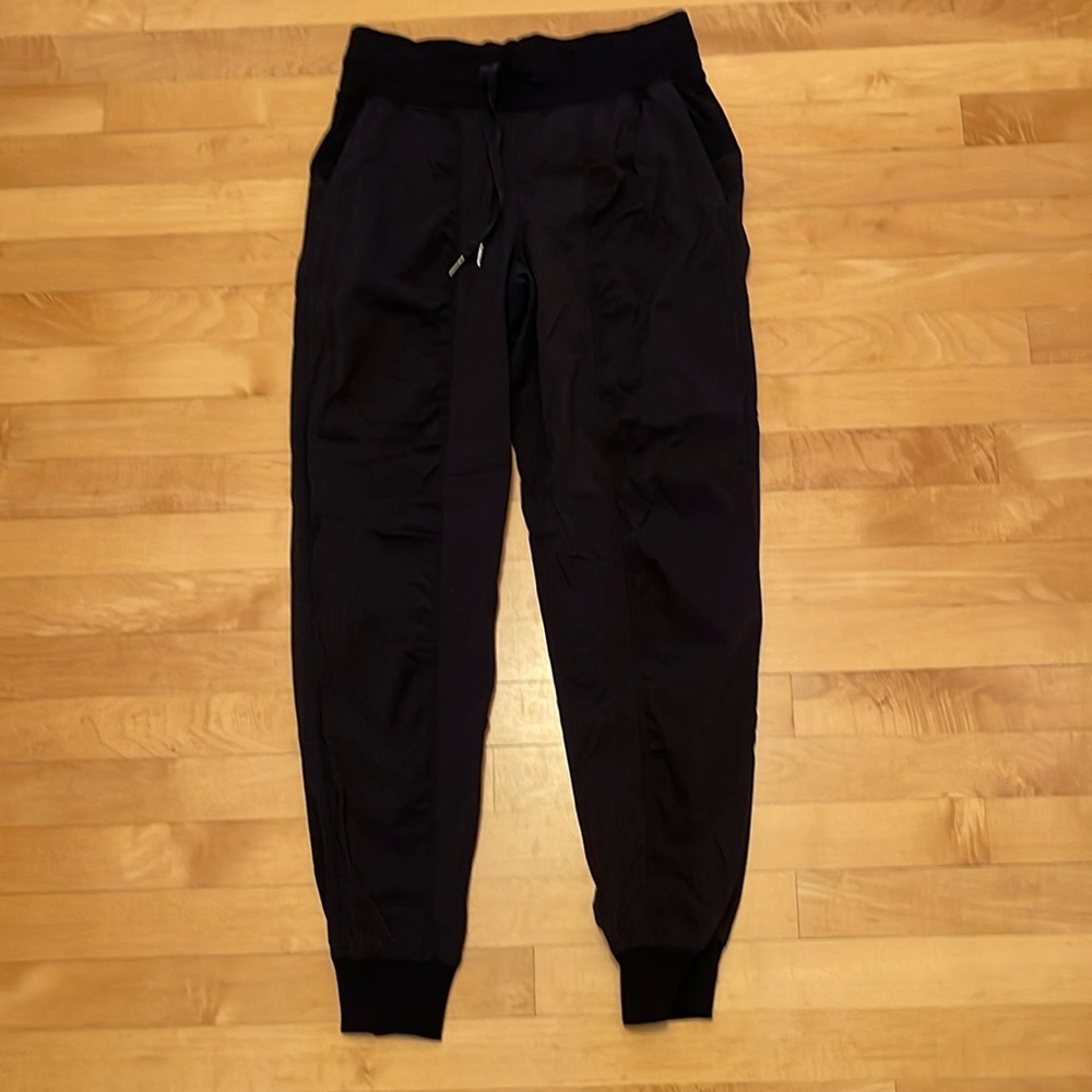 Lululemon black dance studio joggers size 6